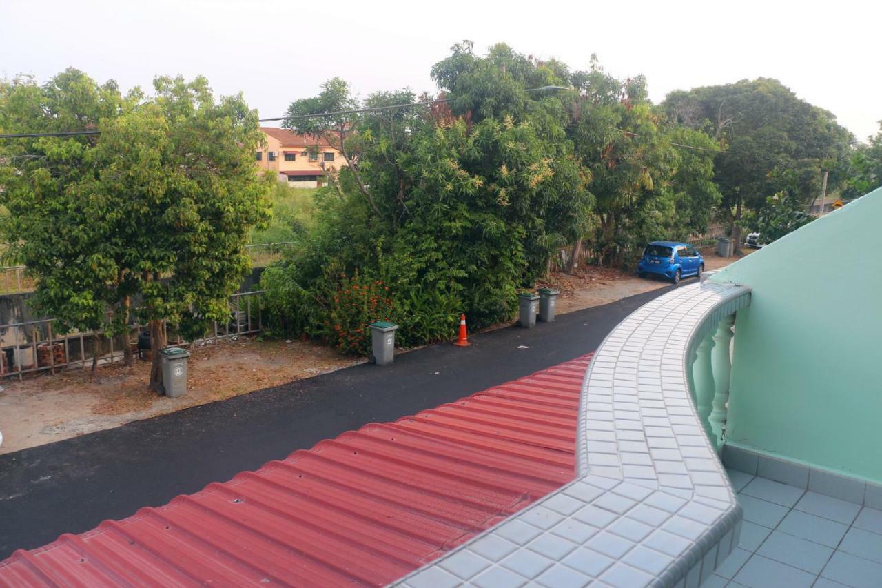 Little Family Homestay Малакка Экстерьер фото