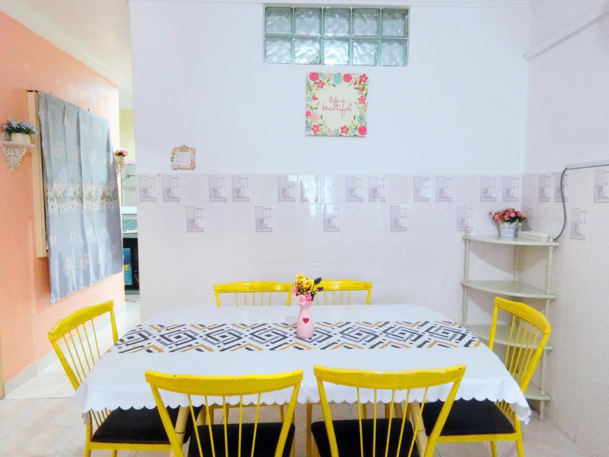 Little Family Homestay Малакка Экстерьер фото